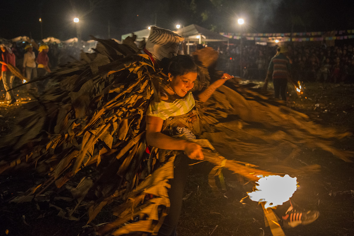 Escena del ritual popular Kamba ra’anga. Fotografía: Fernando Allen.